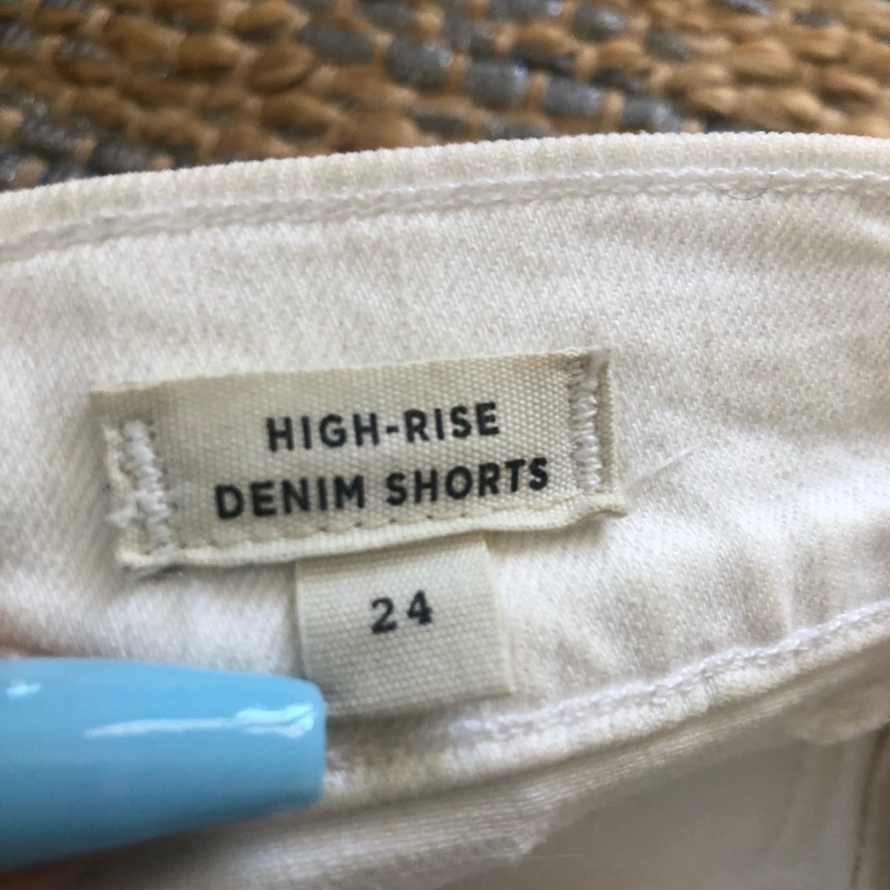 Shorts - Picture 3 of 4